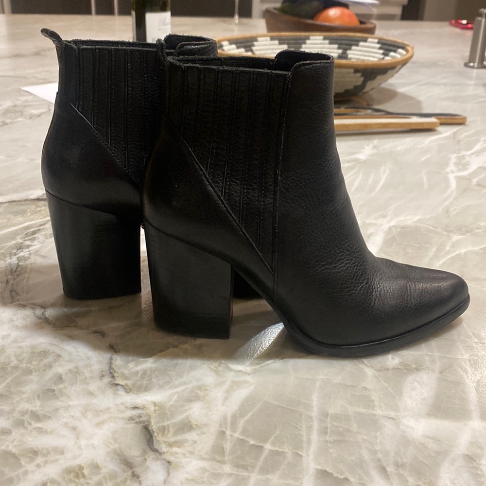 marc fisher leather heeled boots size 7